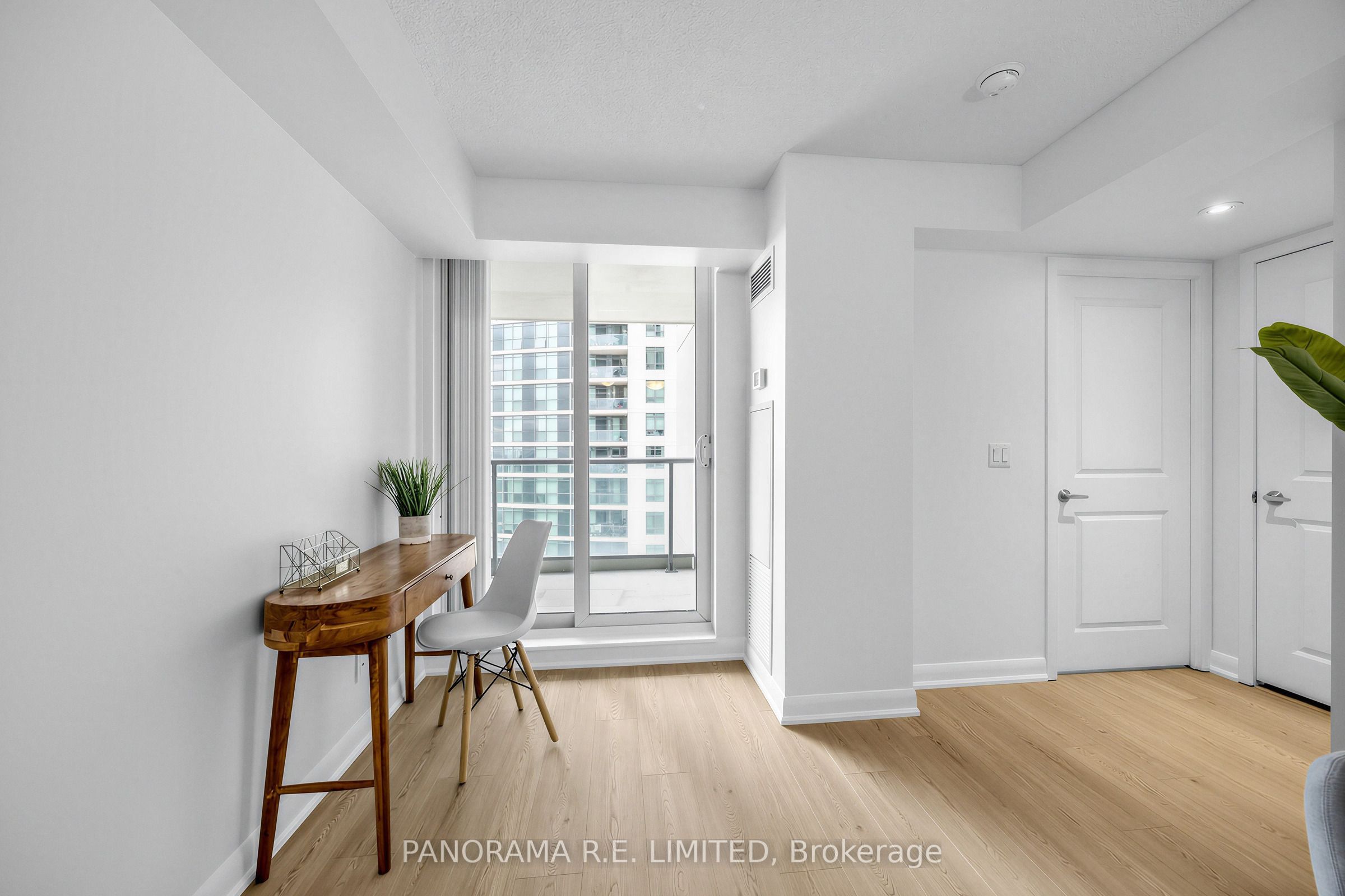 215 Sherway Gardens Road 2006
