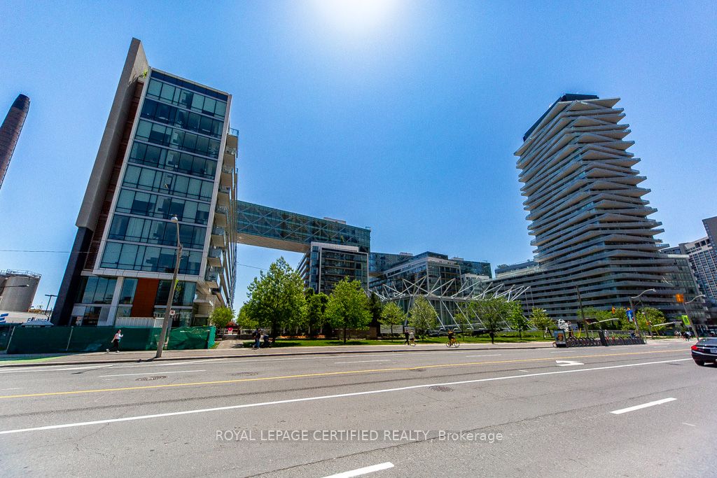 29 Queens Quay Street E 928