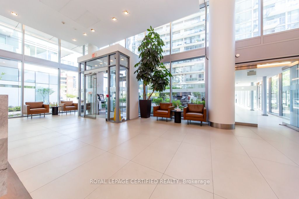 29 Queens Quay Street E 928