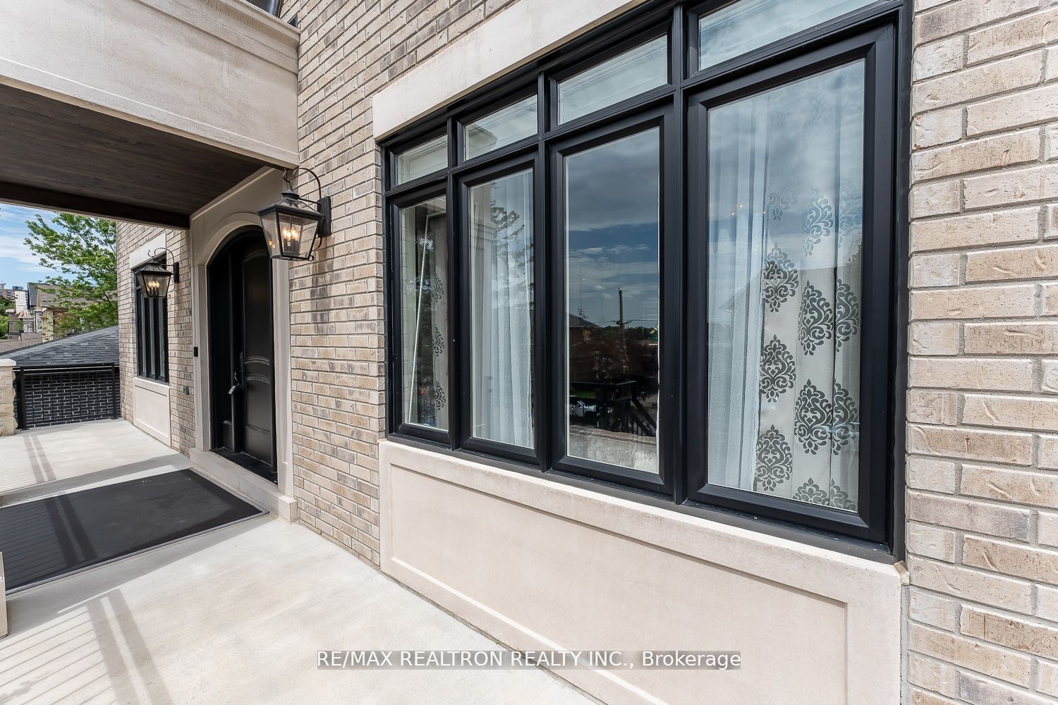809 Fairview Avenue