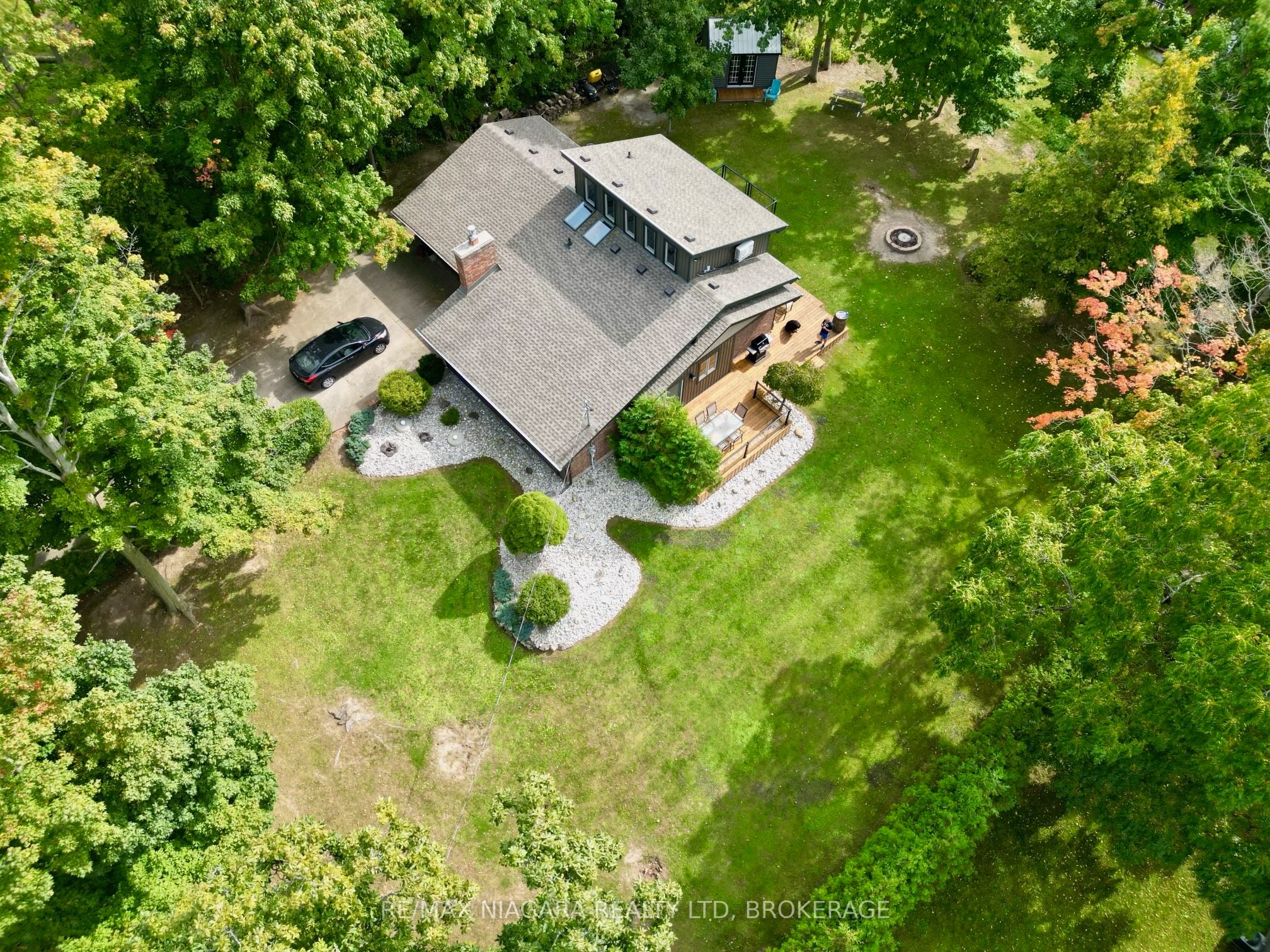 4905 Mapleview Crescent