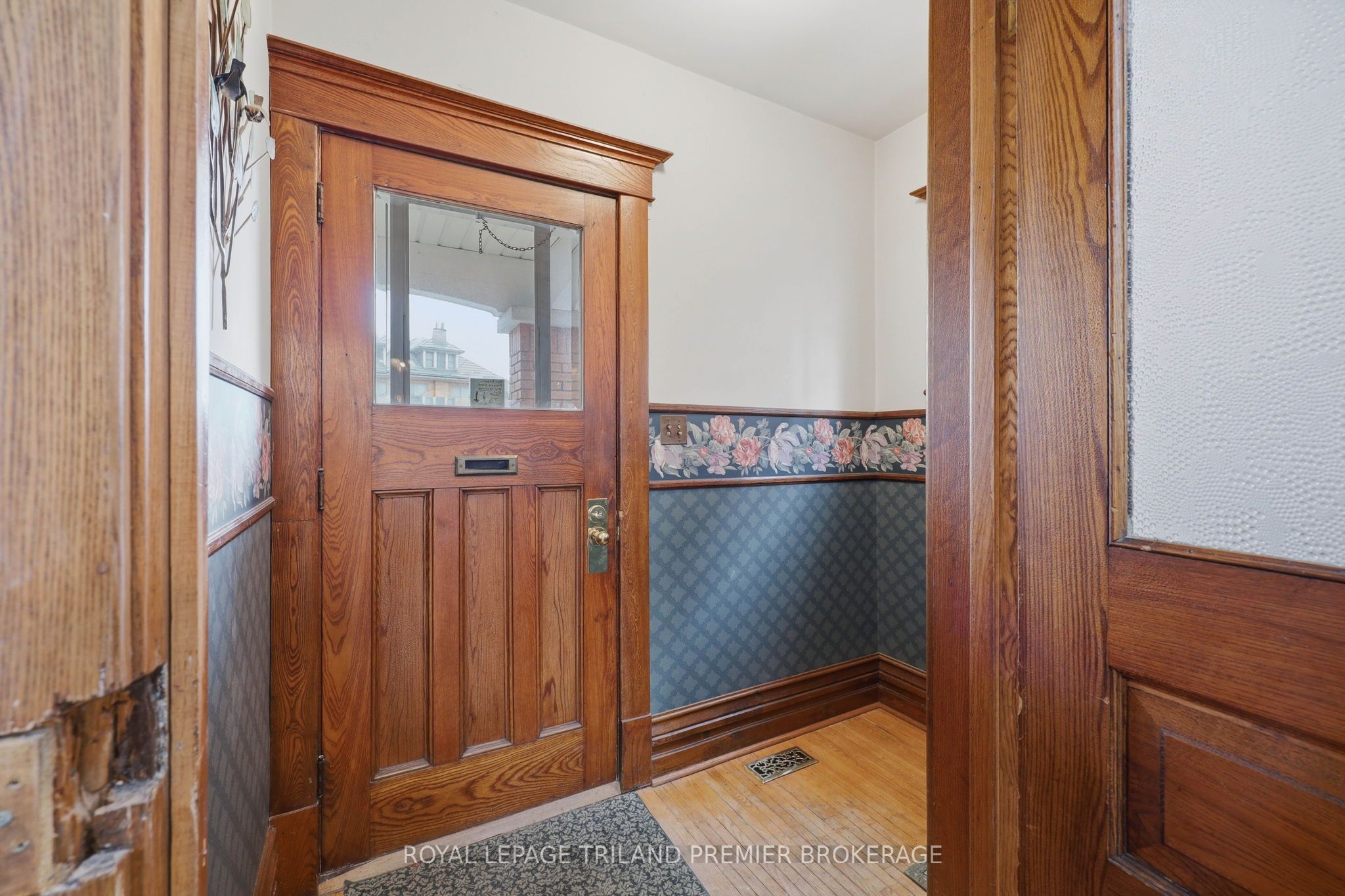238 Ridout Street S
