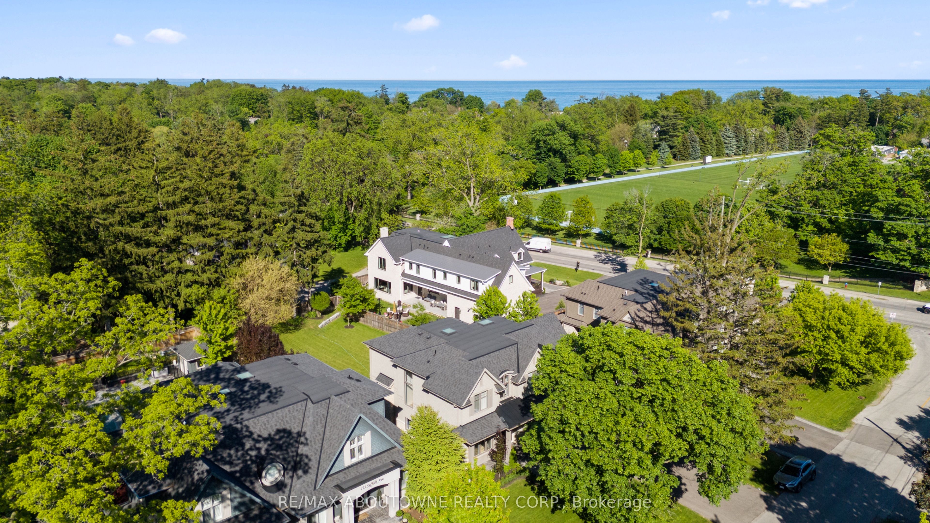 489 Lakeshore Road W