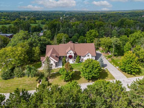 2 Kingswood Drive King ON L7B 1K8