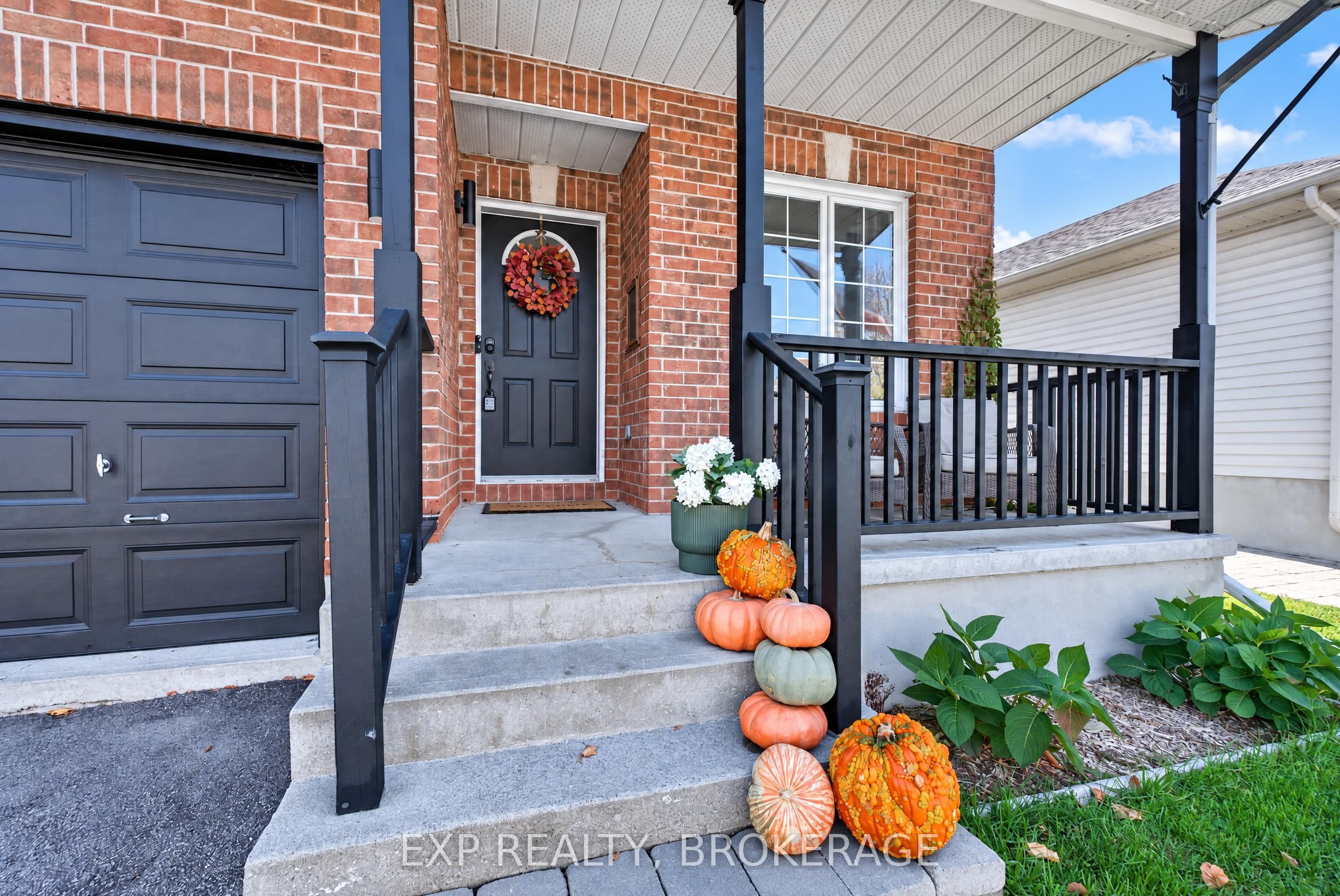 975 RAINBOW Crescent