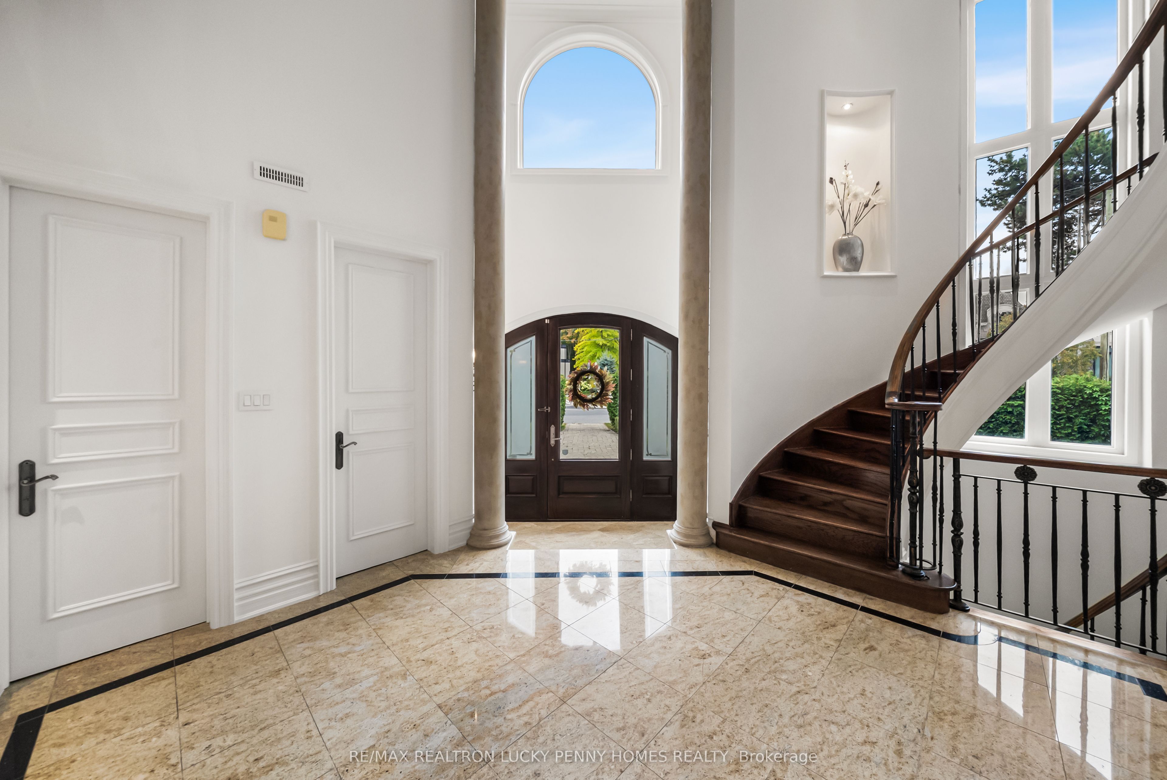 18 Donna Mae Crescent