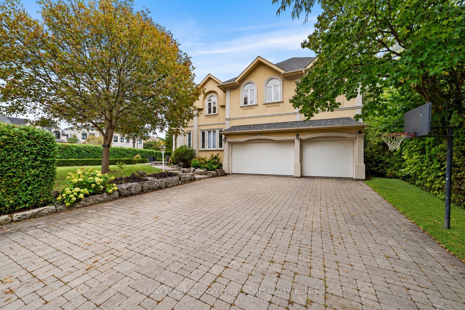 18 Donna Mae Crescent