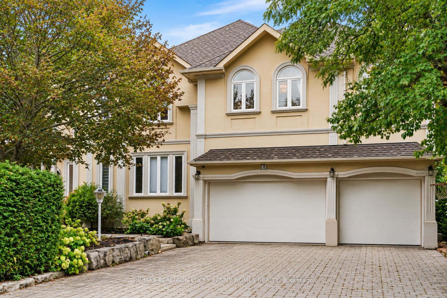 18 Donna Mae Crescent