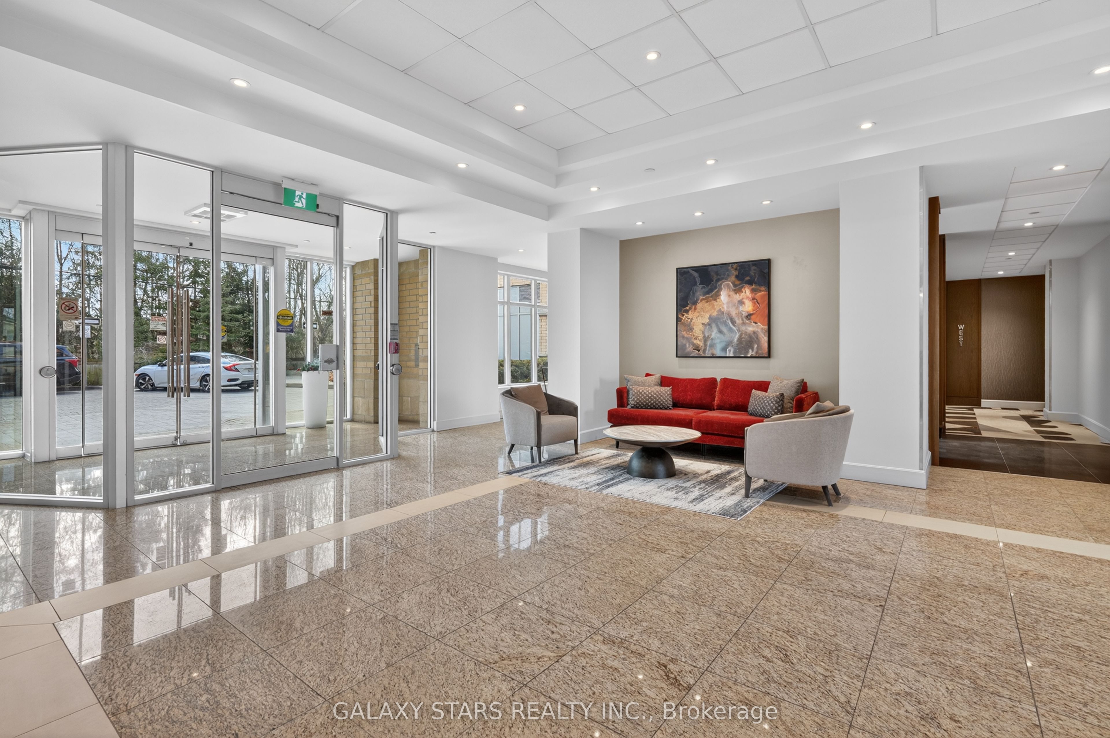 701 Sheppard Avenue W 323