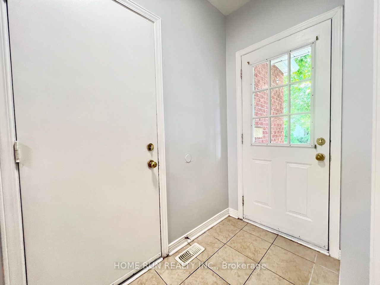 126 Daventry Crescent