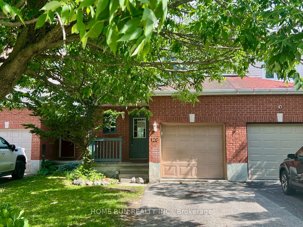 126 Daventry Crescent
