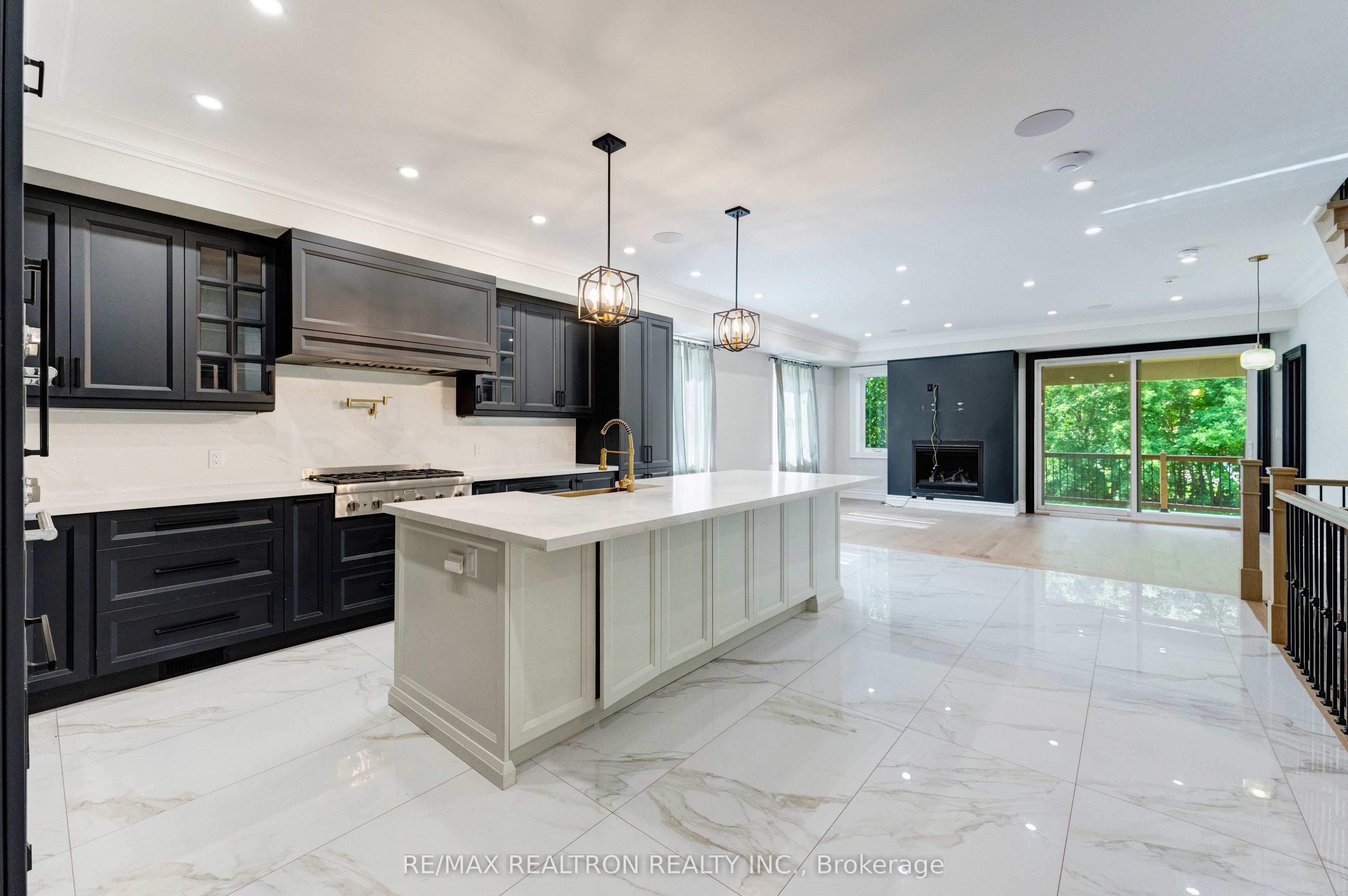 32 Bradfield Avenue W