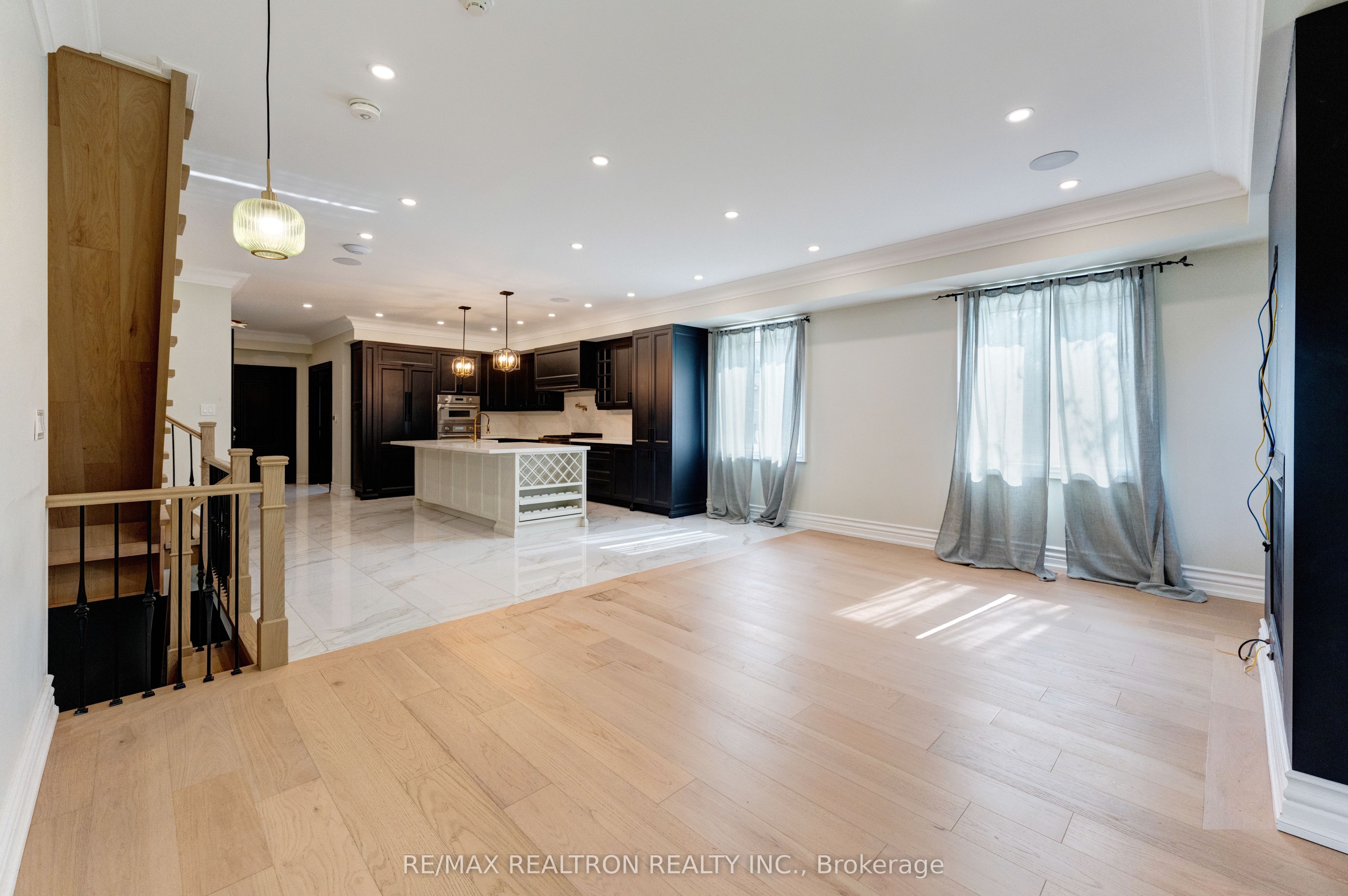 32 Bradfield Avenue W