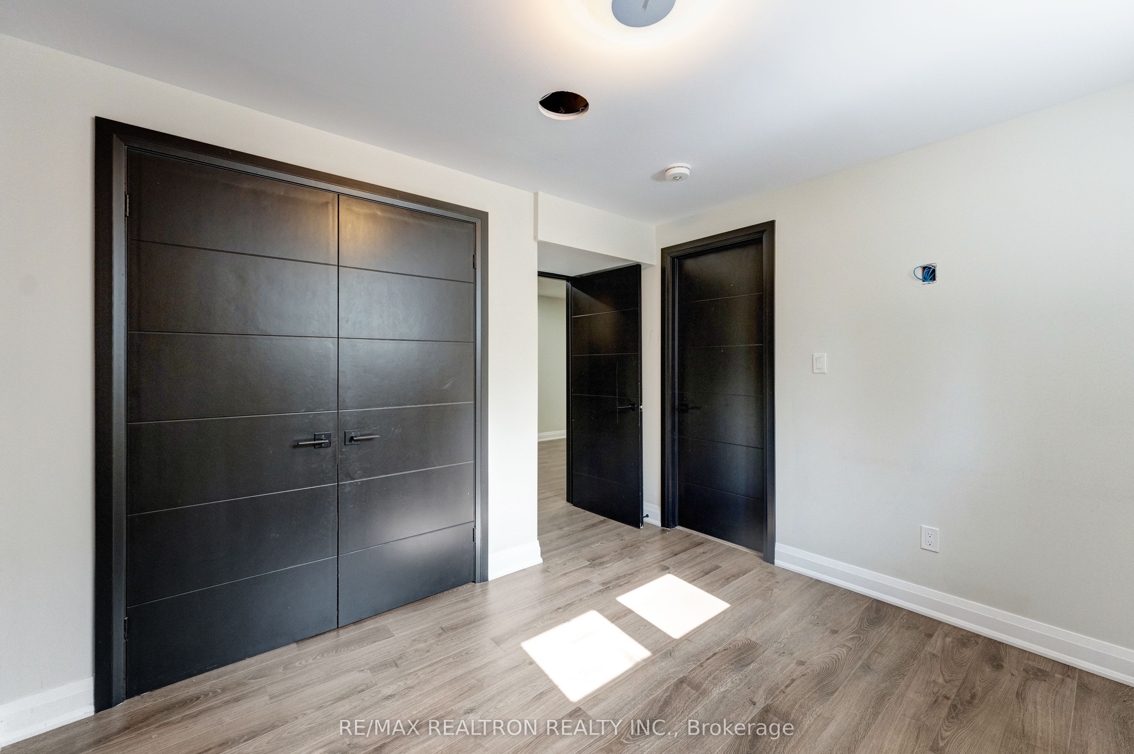 32 Bradfield Avenue W