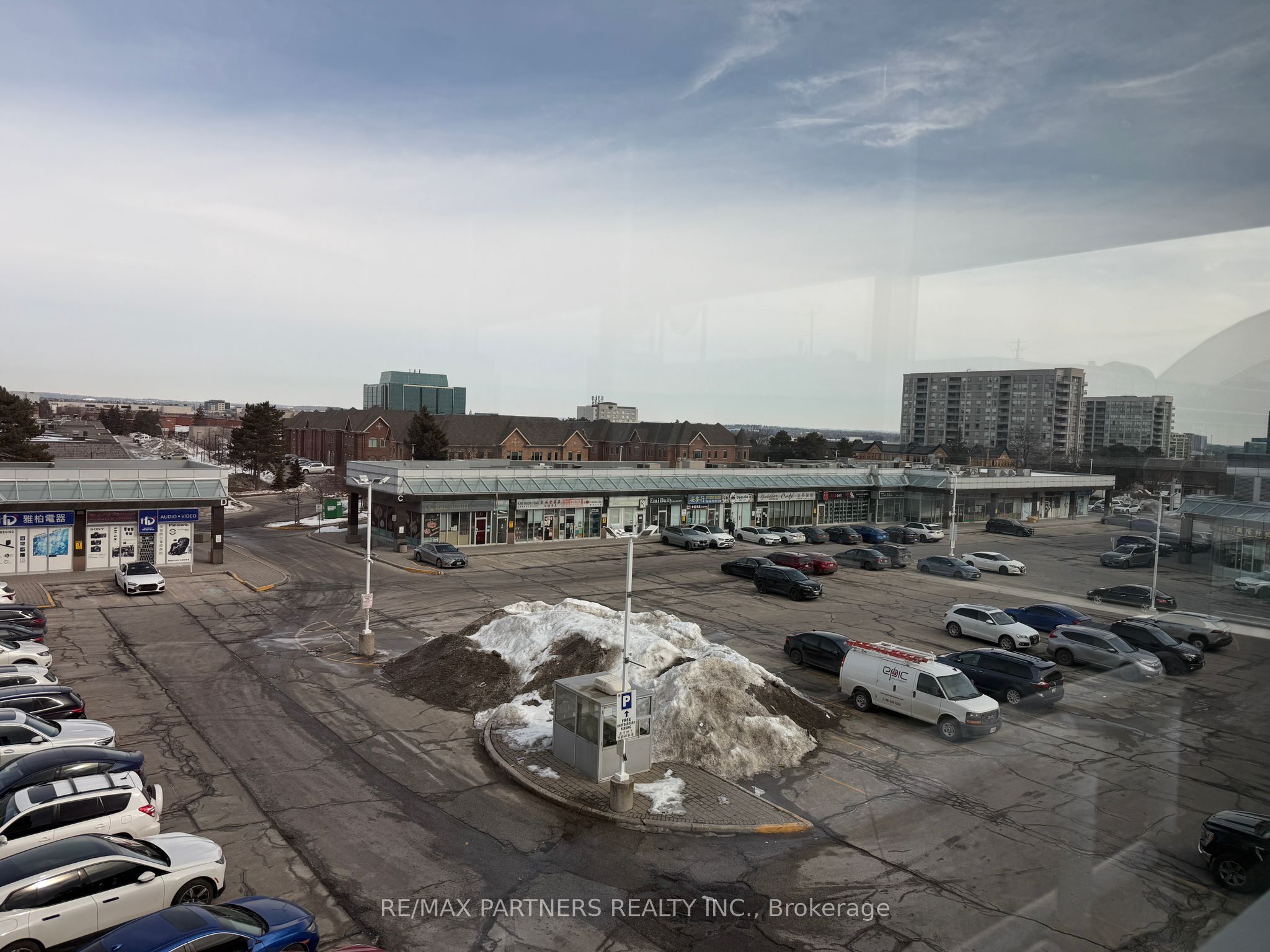 550 Highway 7 N/A E 323&325