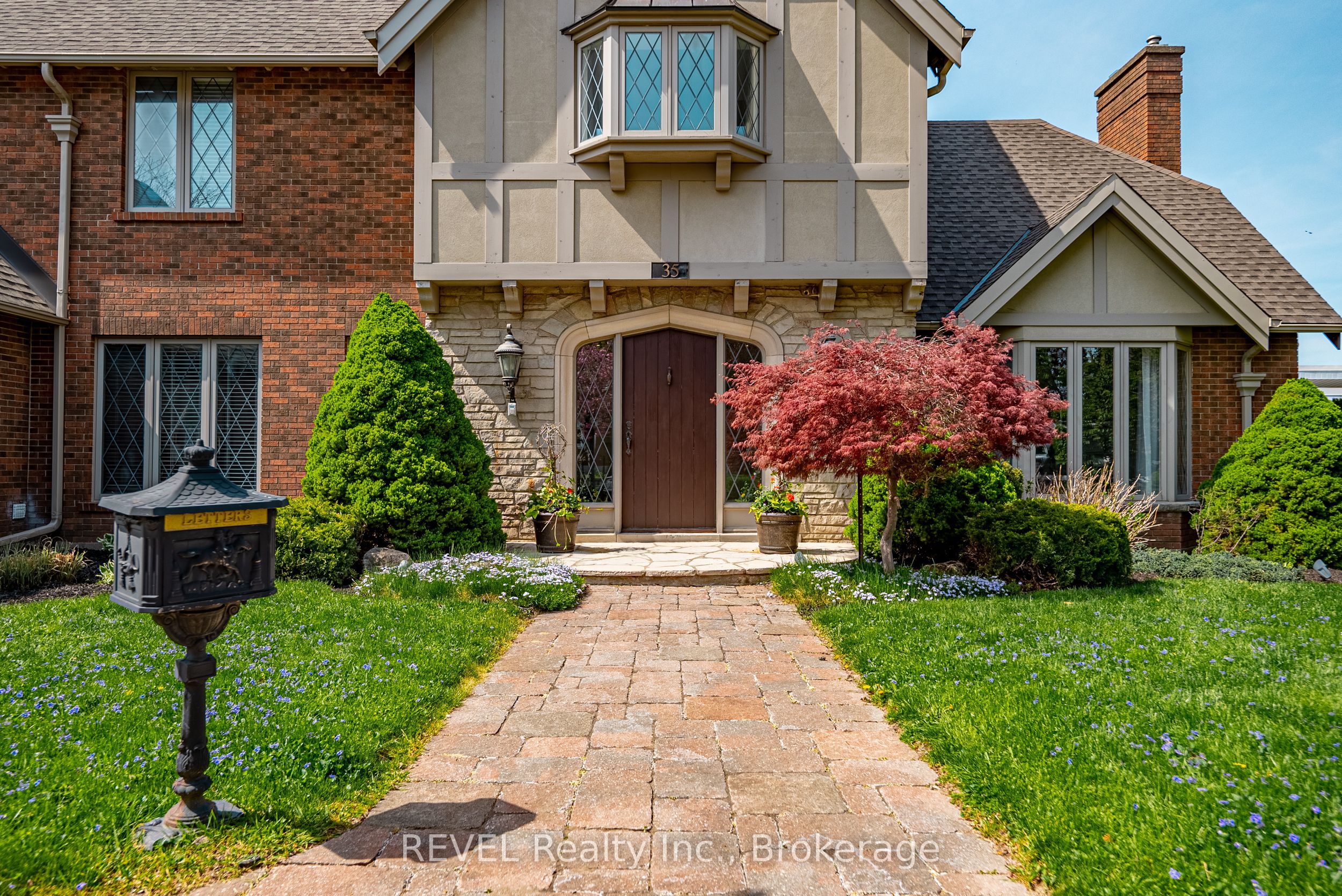 35 CLEARVIEW Heights