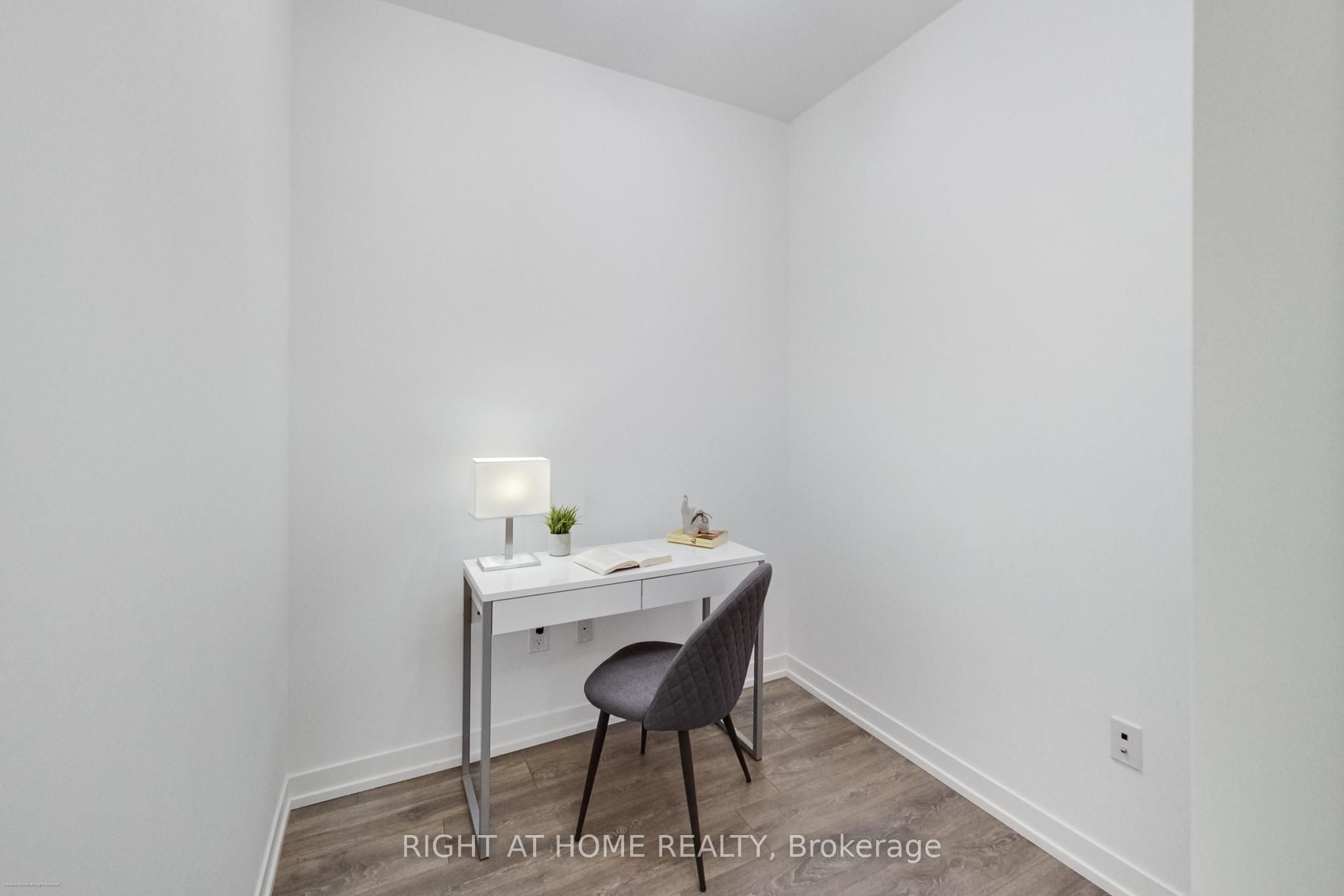 2520 Eglinton Avenue W 1602