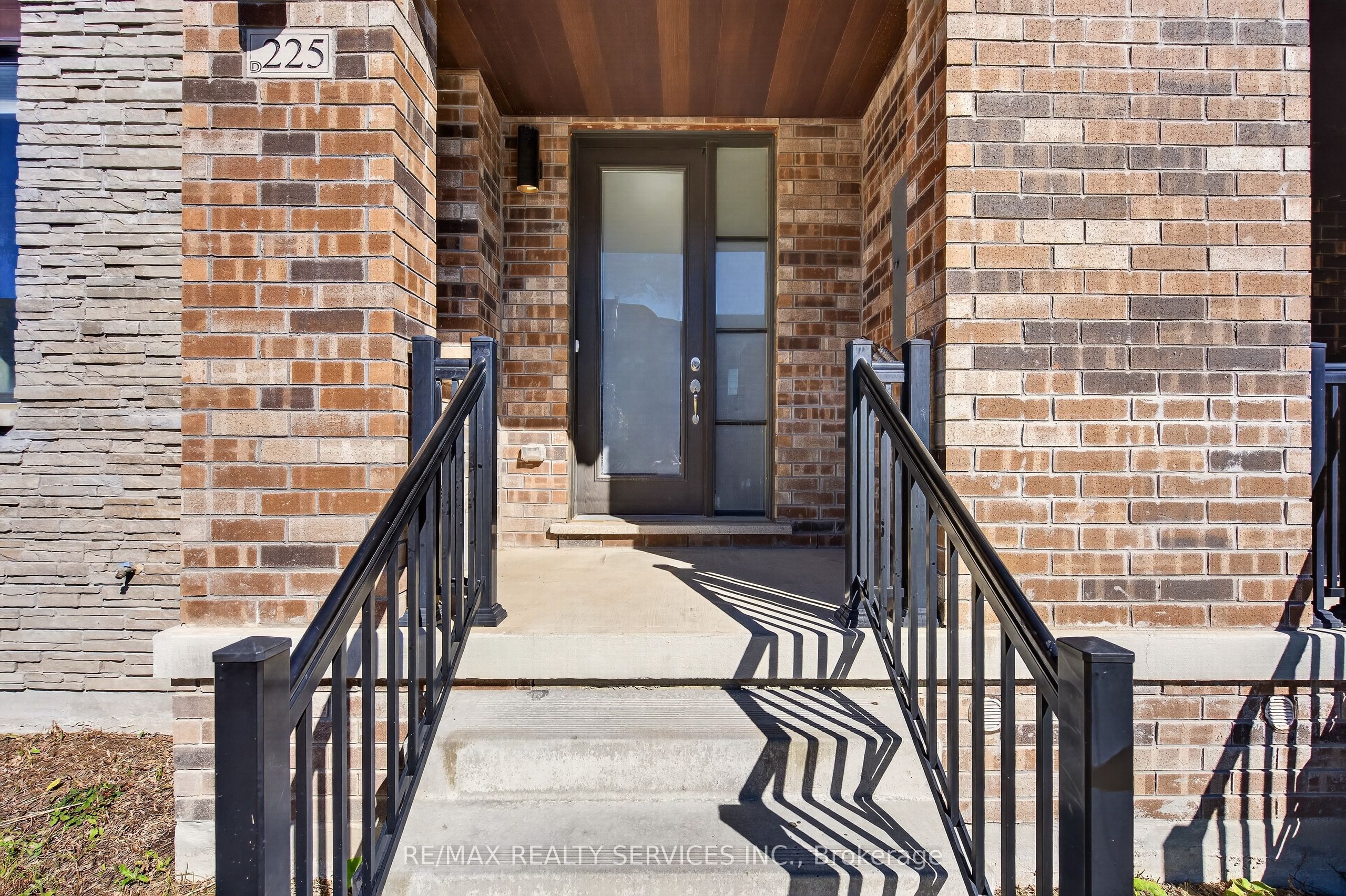 225 Coronation Road