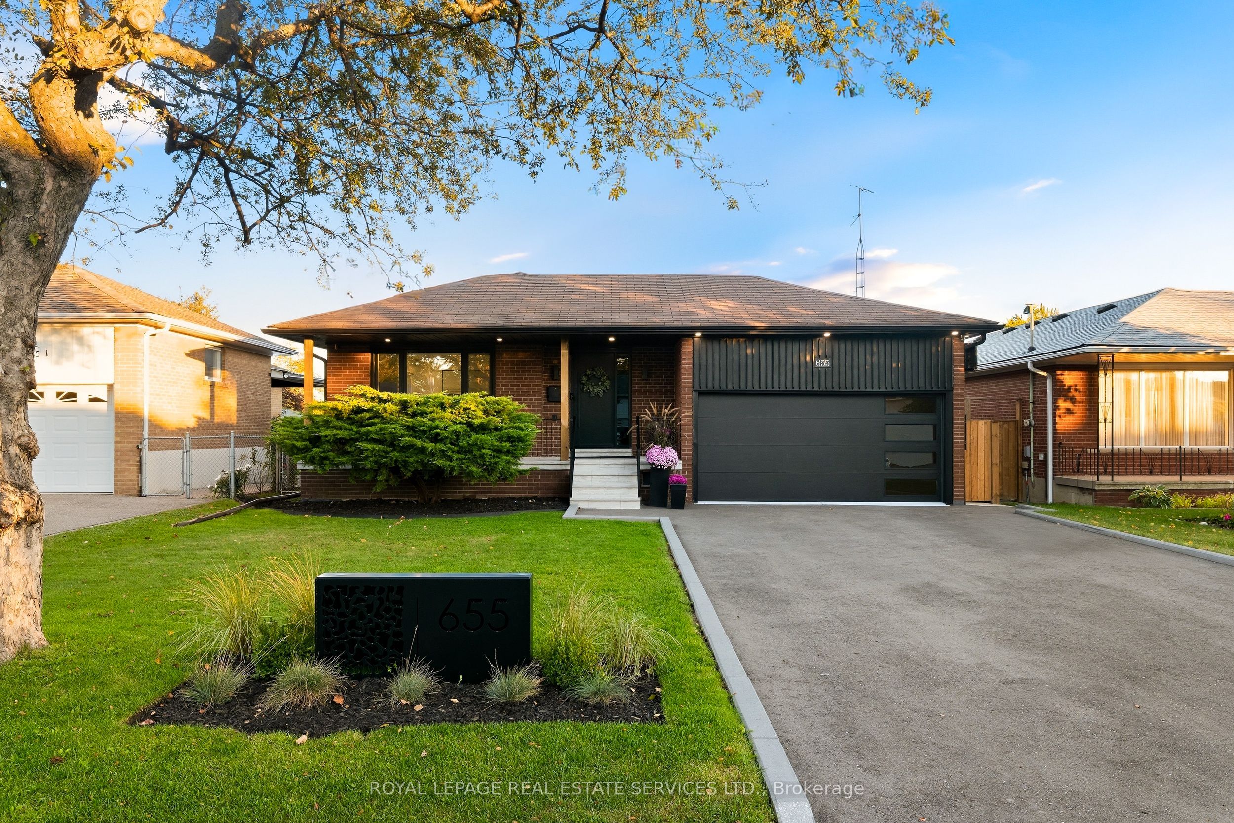 655 Netherton Crescent