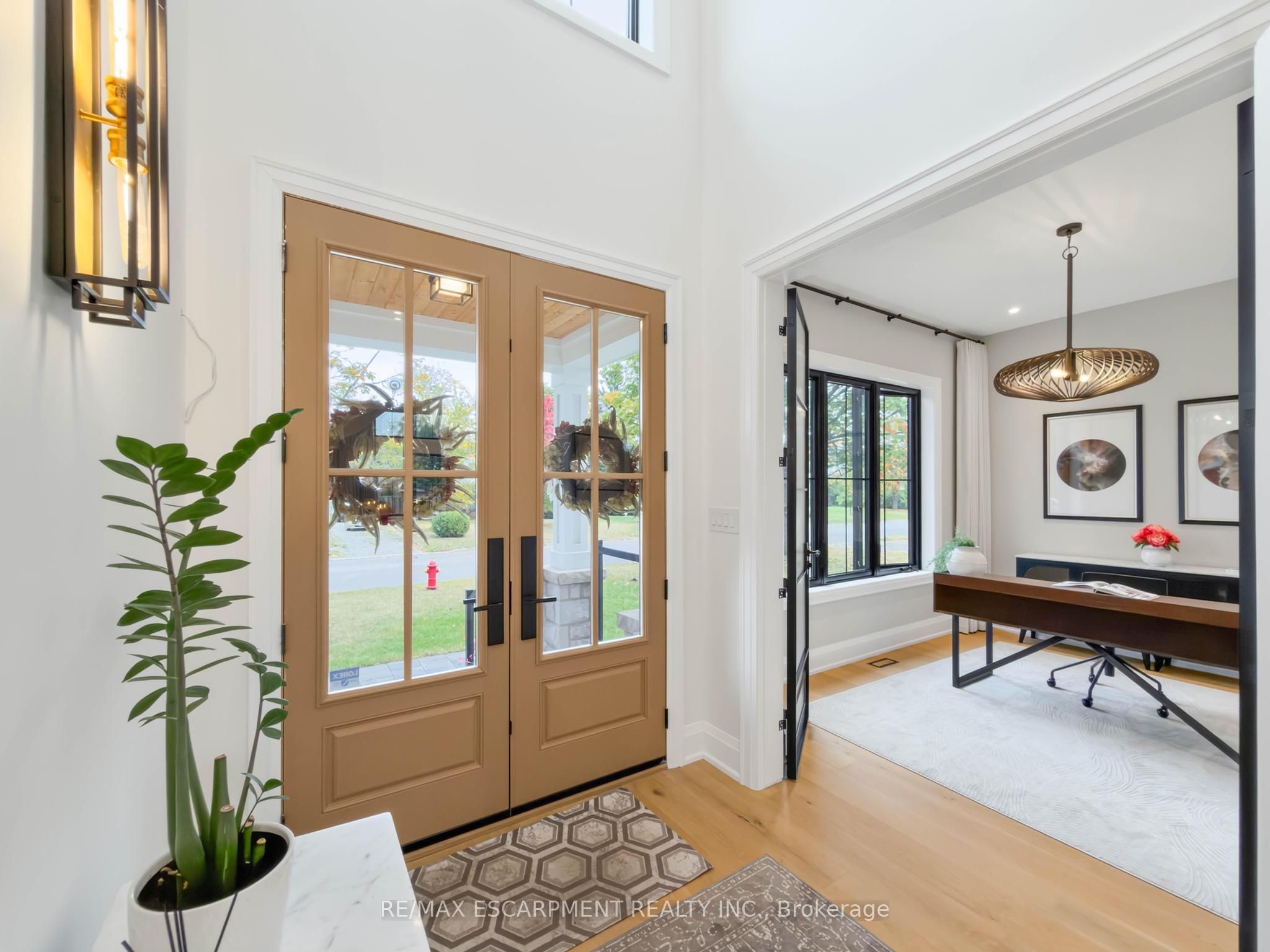 260 Kent Crescent