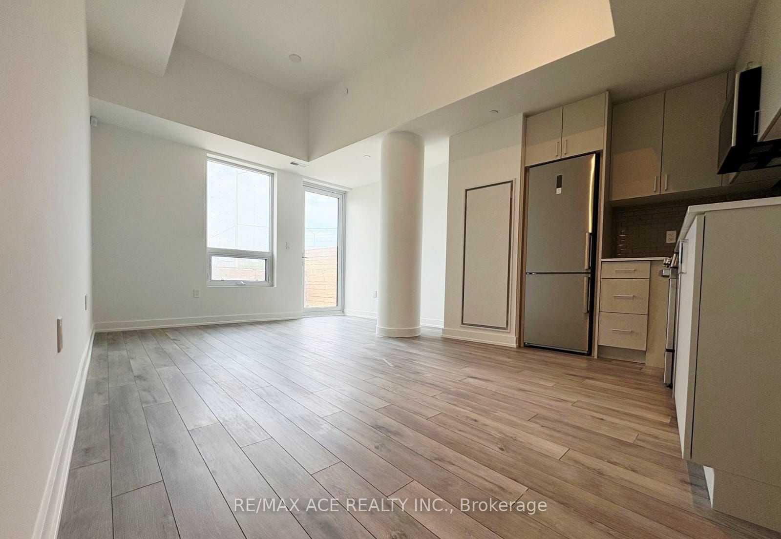 1005 Dundas Street E 146