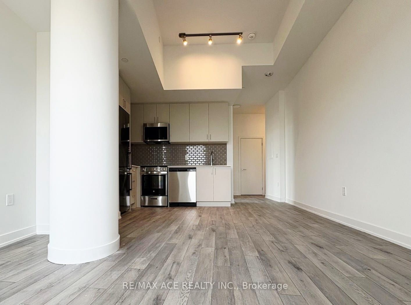 1005 Dundas Street E 146