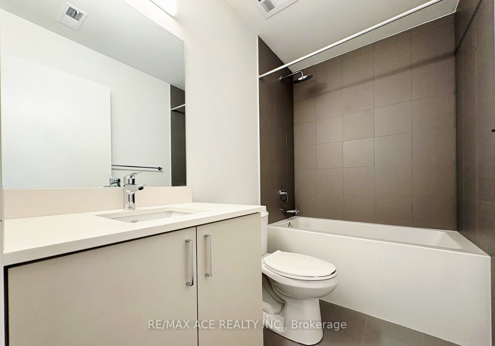 1005 Dundas Street E 146