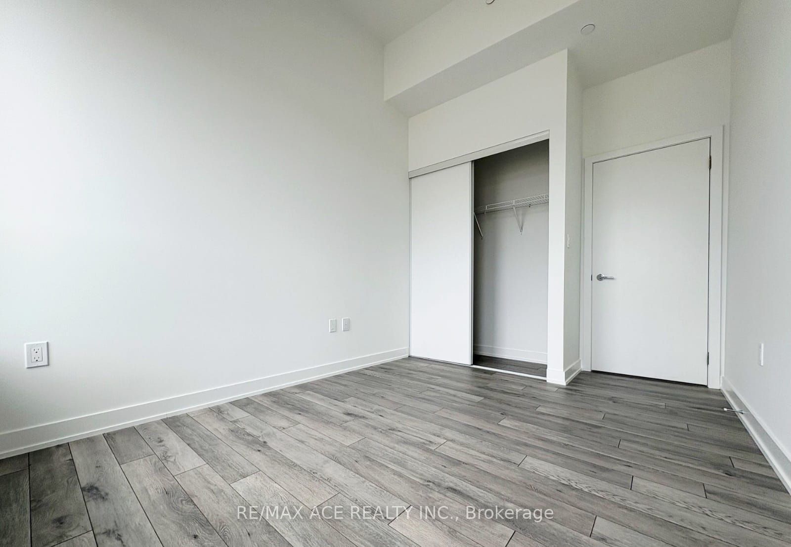 1005 Dundas Street E 146