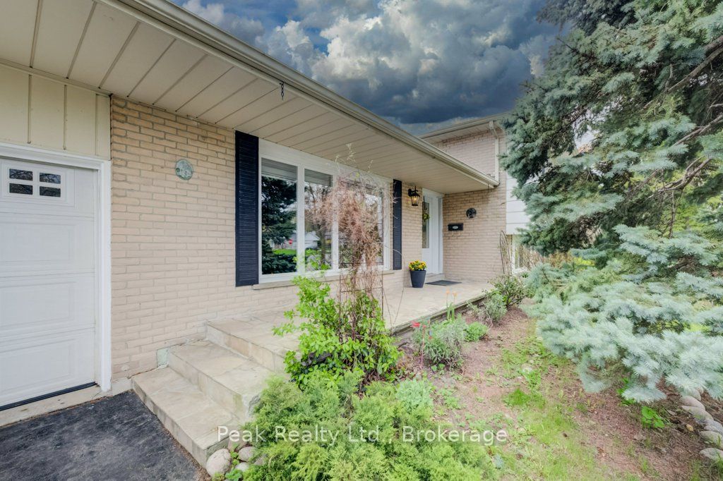 2235 Waycross Crescent