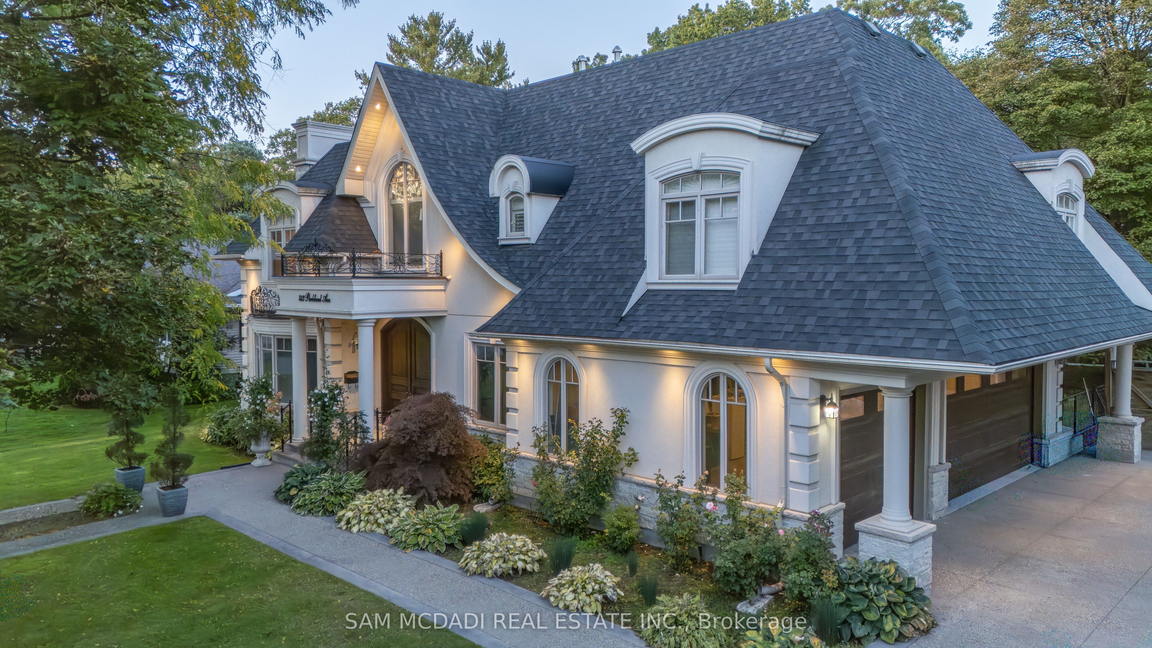 883 Parkland Avenue