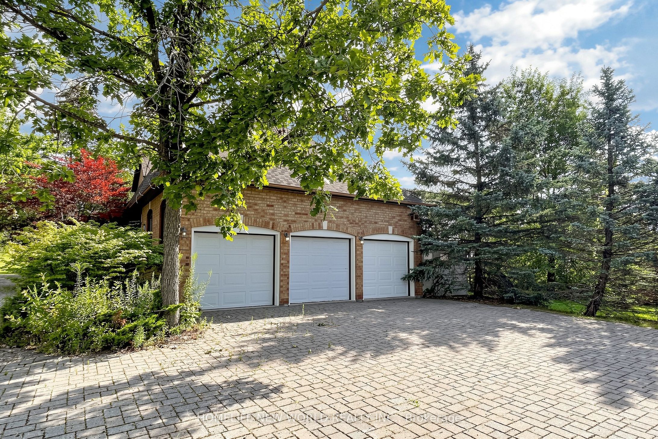 27 Walnut Glen Place