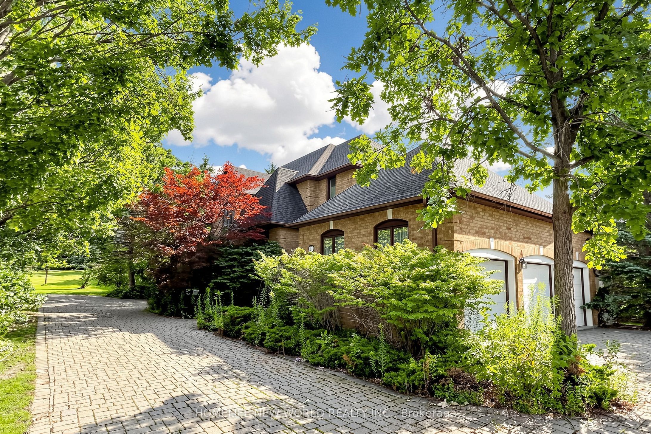 27 Walnut Glen Place