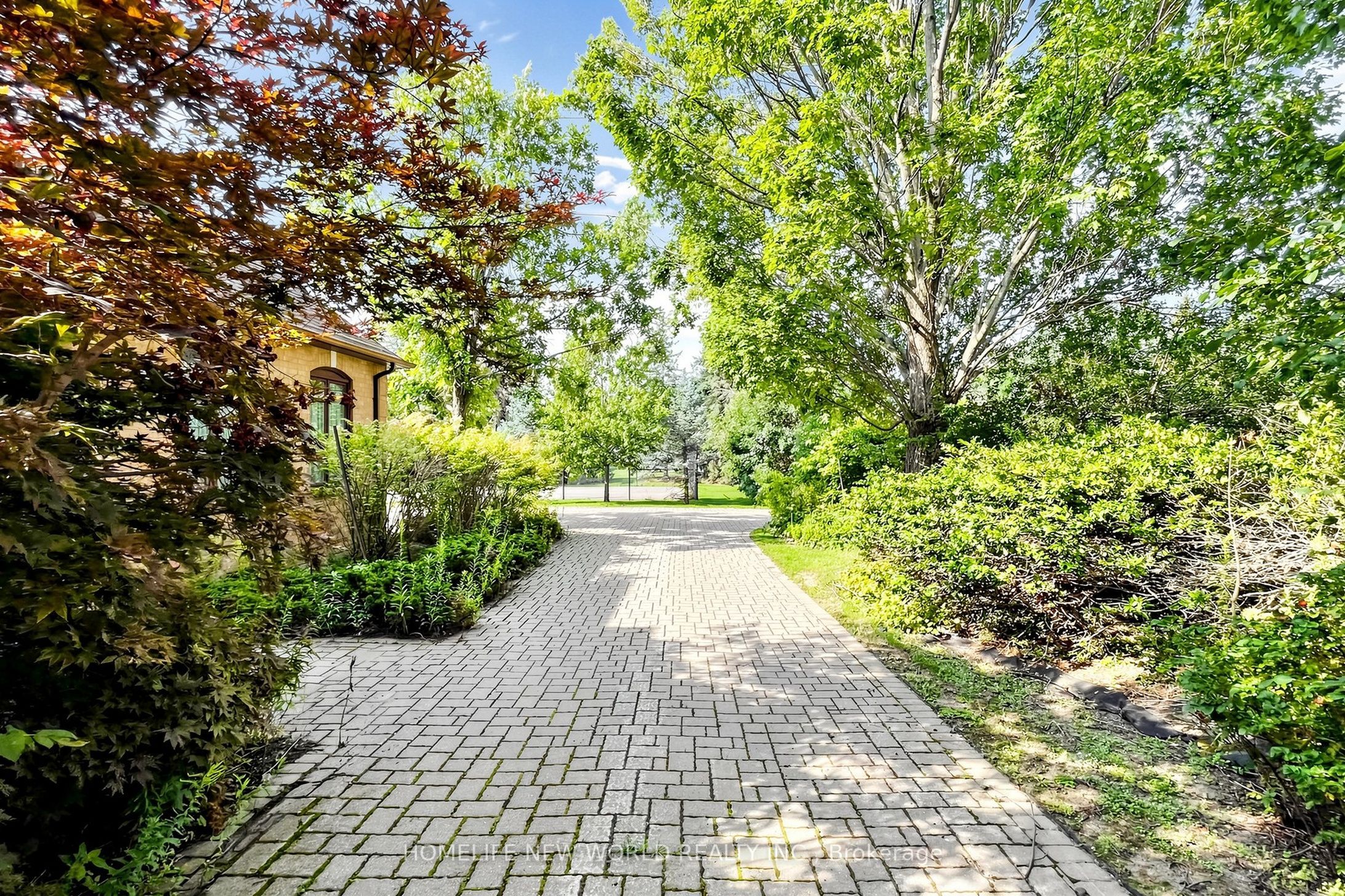 27 Walnut Glen Place