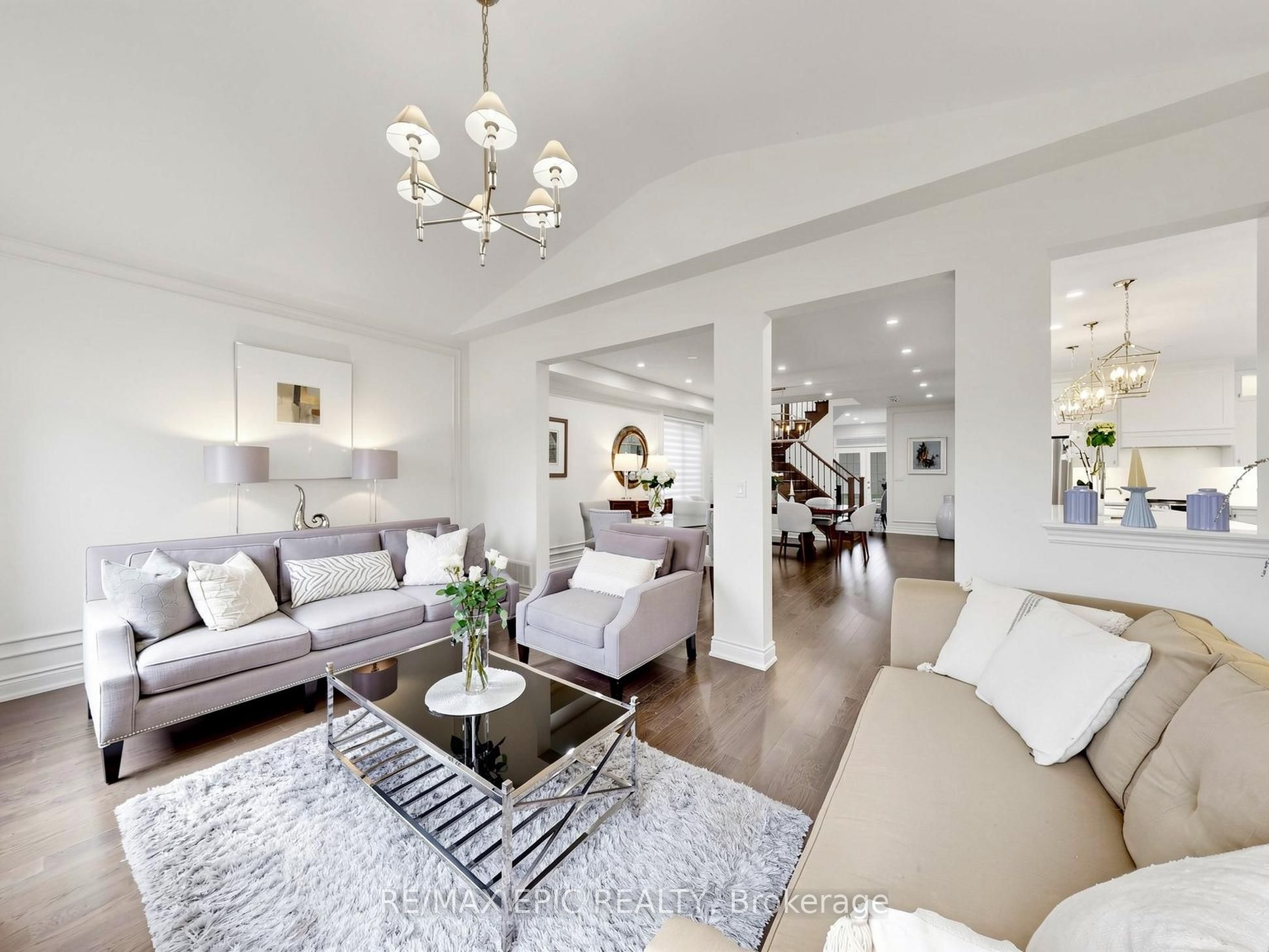 122 Scarlet Way