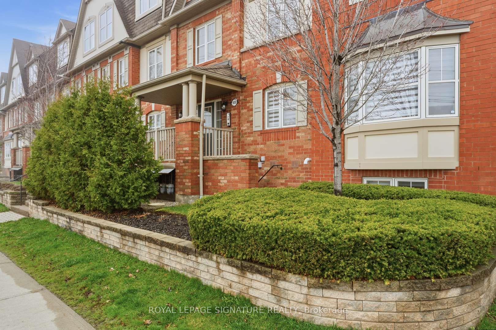 633 Dundas Street W 5