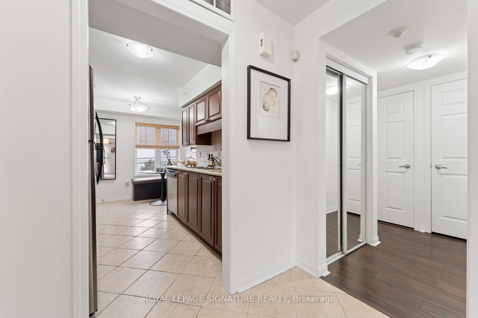 633 Dundas Street W 5