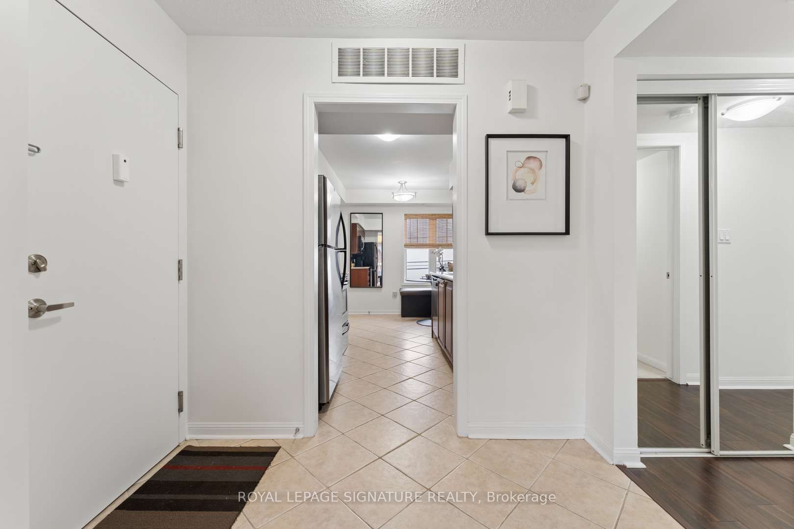 633 Dundas Street W 5