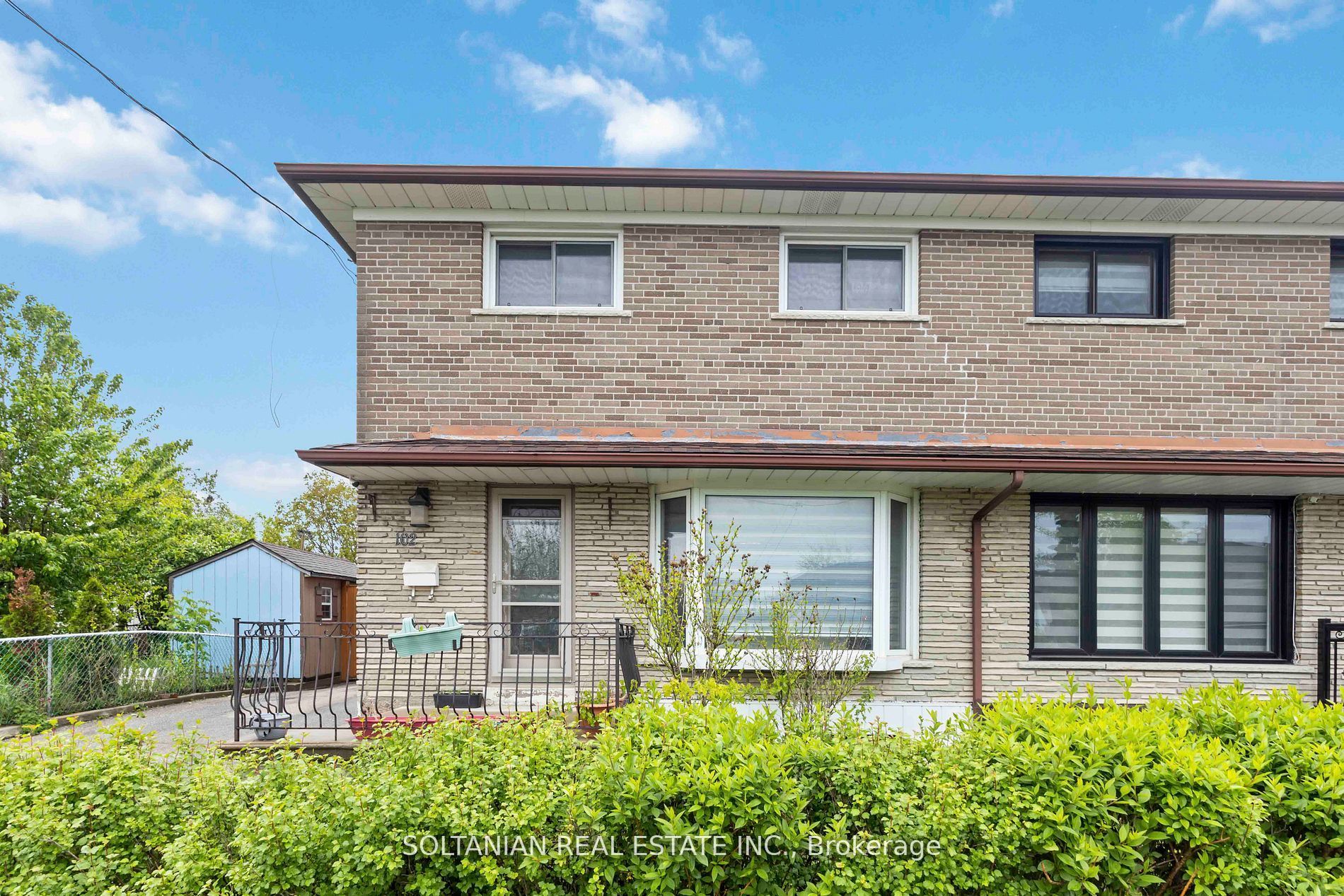 102 Elnathan Crescent