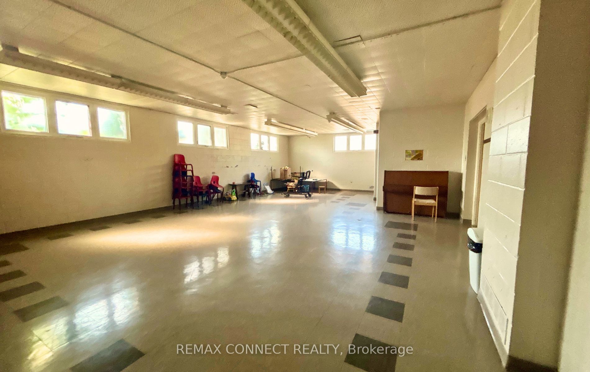 676 Simcoe Street N Lower&Office