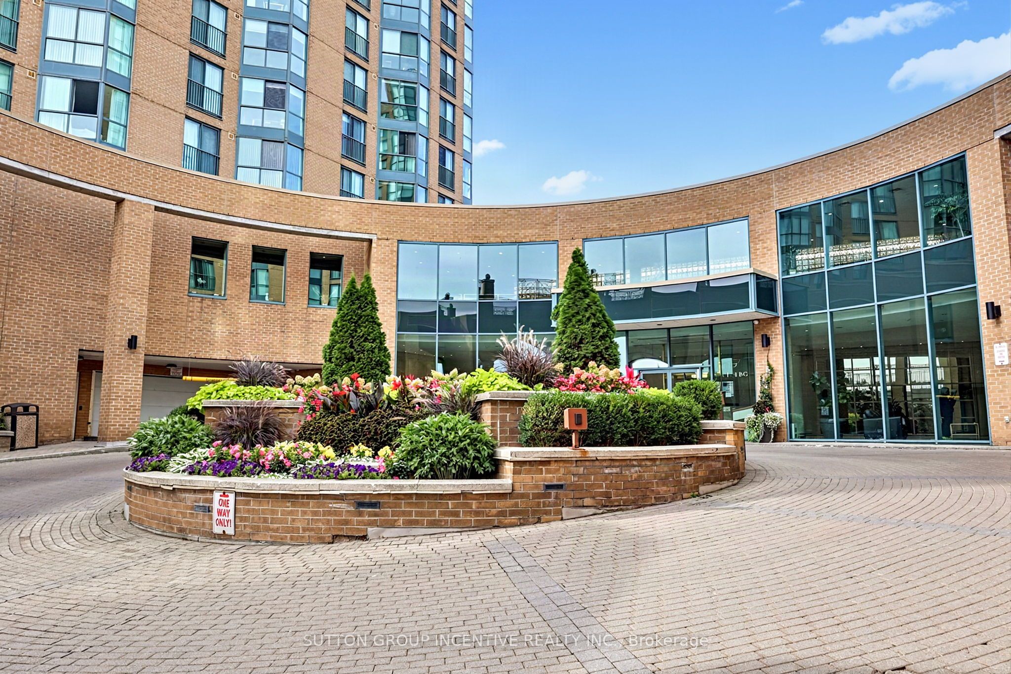 140 Dunlop Street E 304