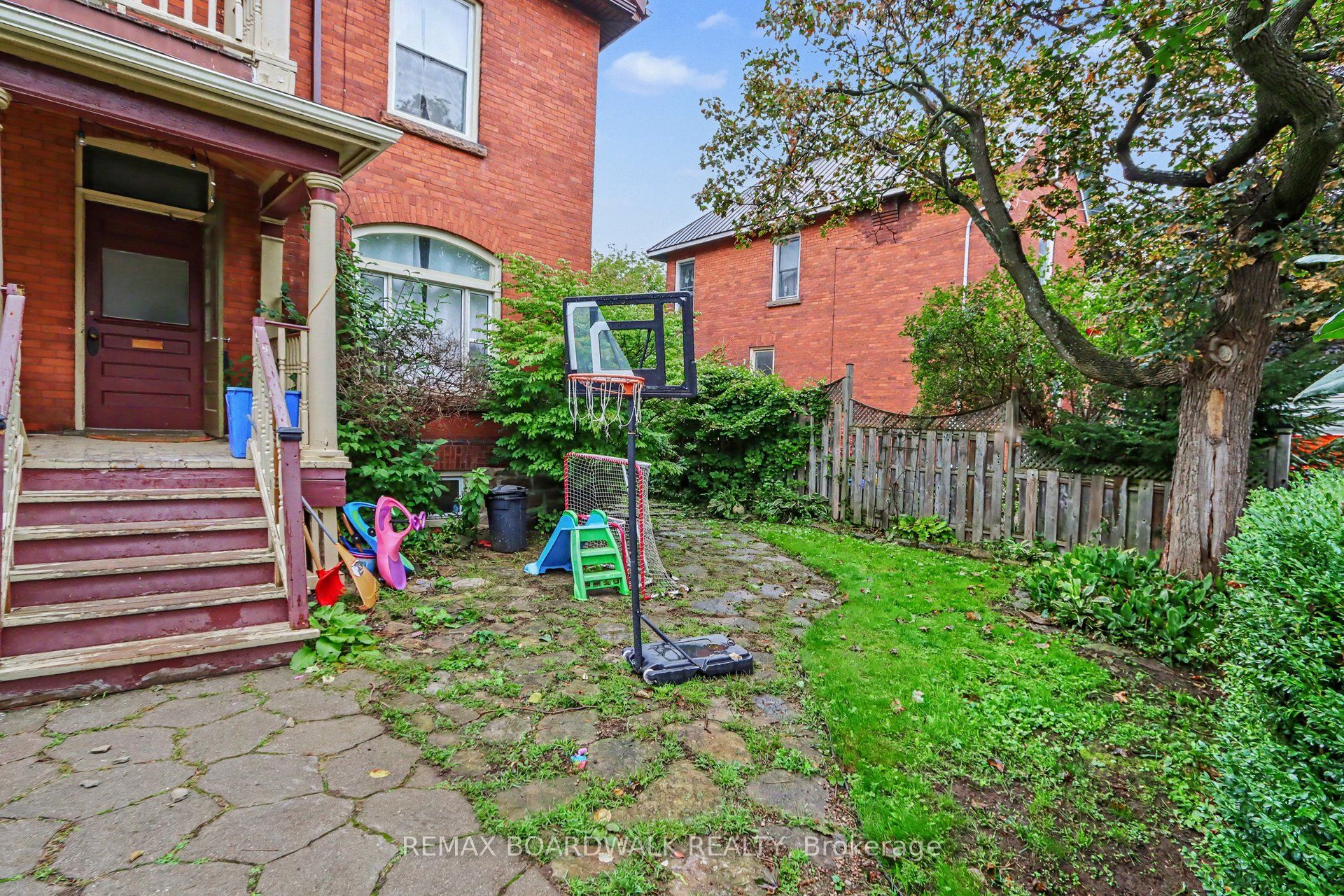 10 Glen Avenue
