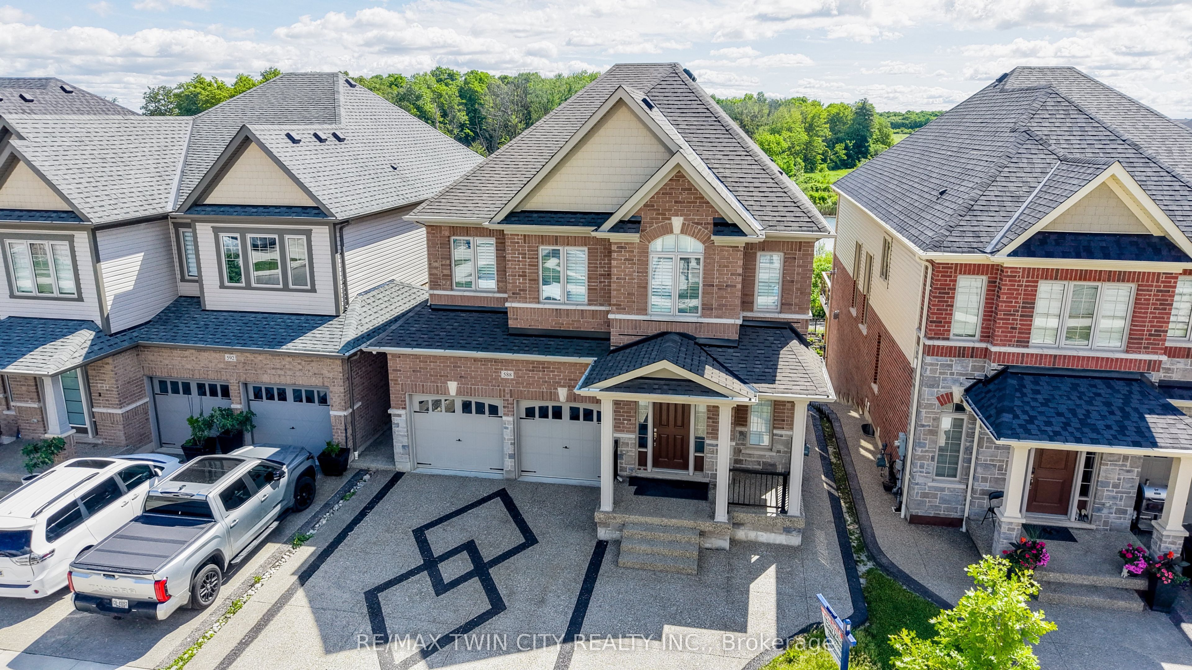 588 BECKVIEW Crescent