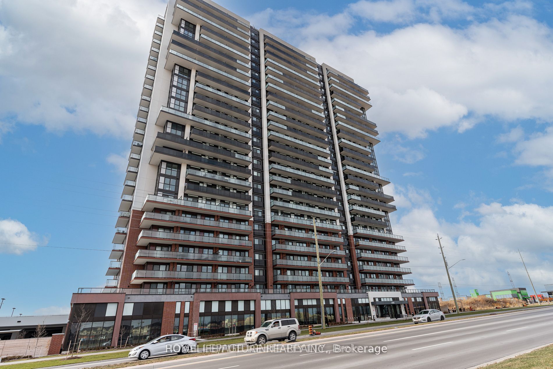 2550 Simcoe Street N 407