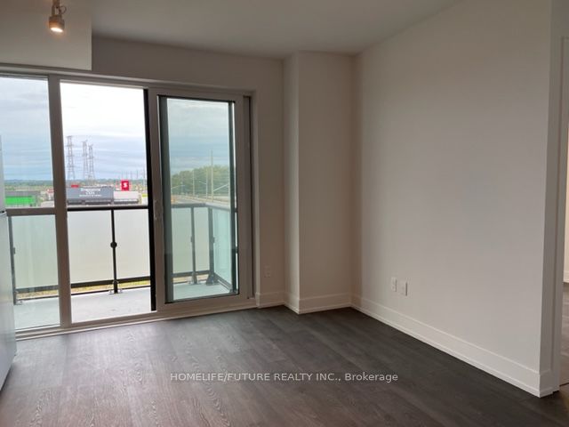 2550 Simcoe Street N 407