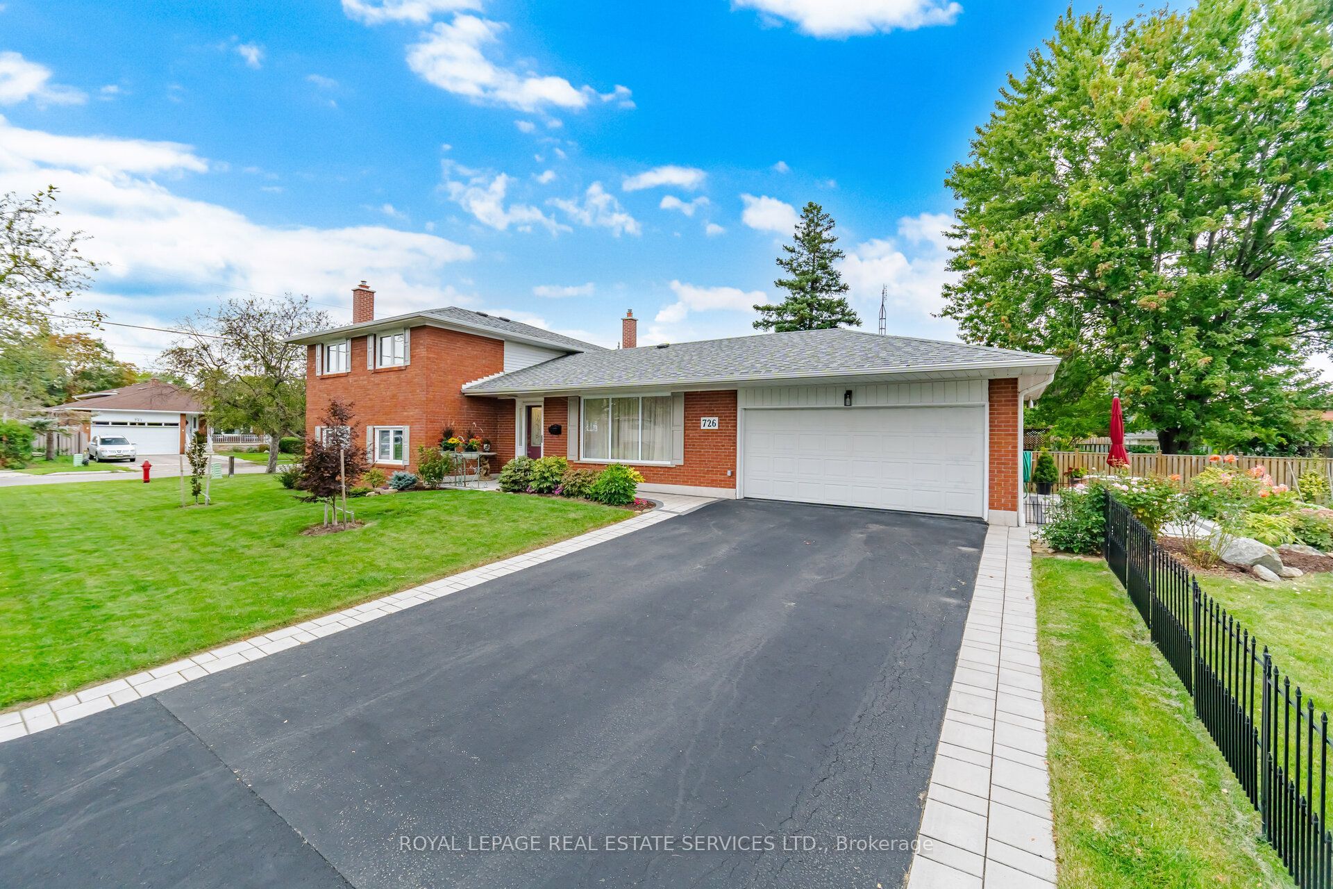 726 Netherton Crescent