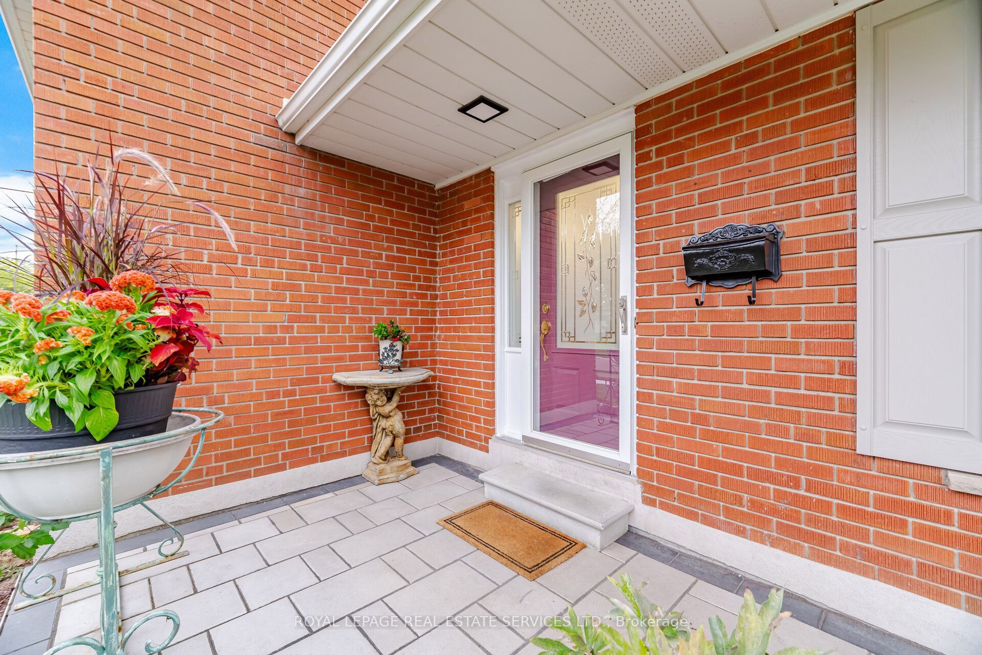 726 Netherton Crescent
