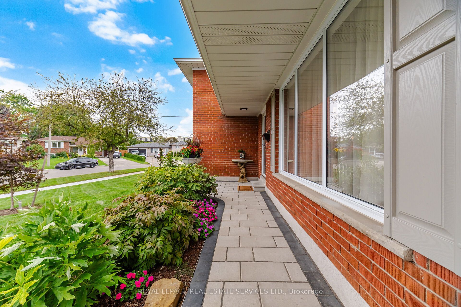 726 Netherton Crescent