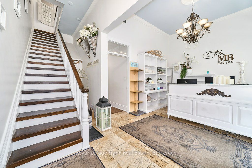 159 Brock Street N
