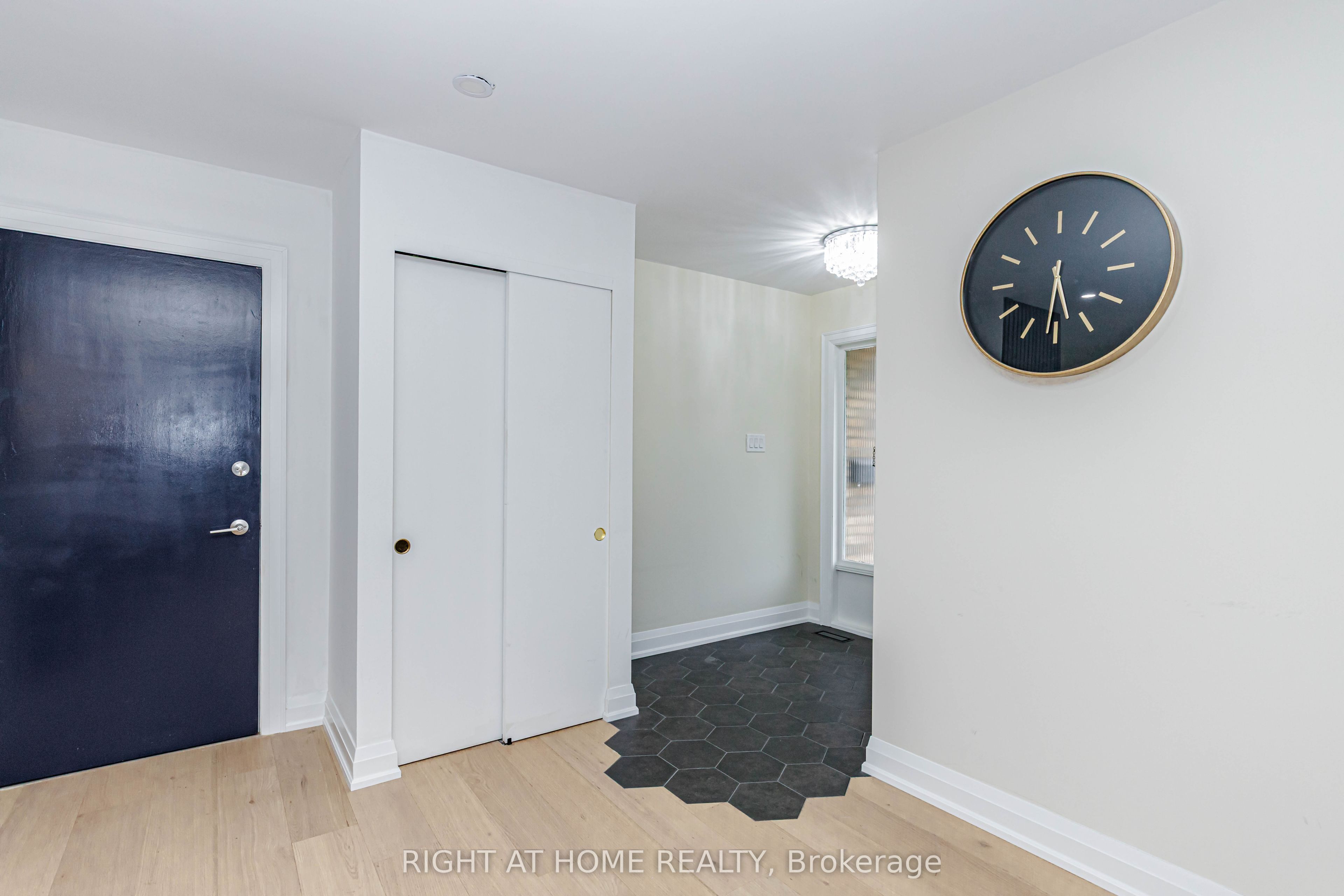 2358 Arnold Crescent