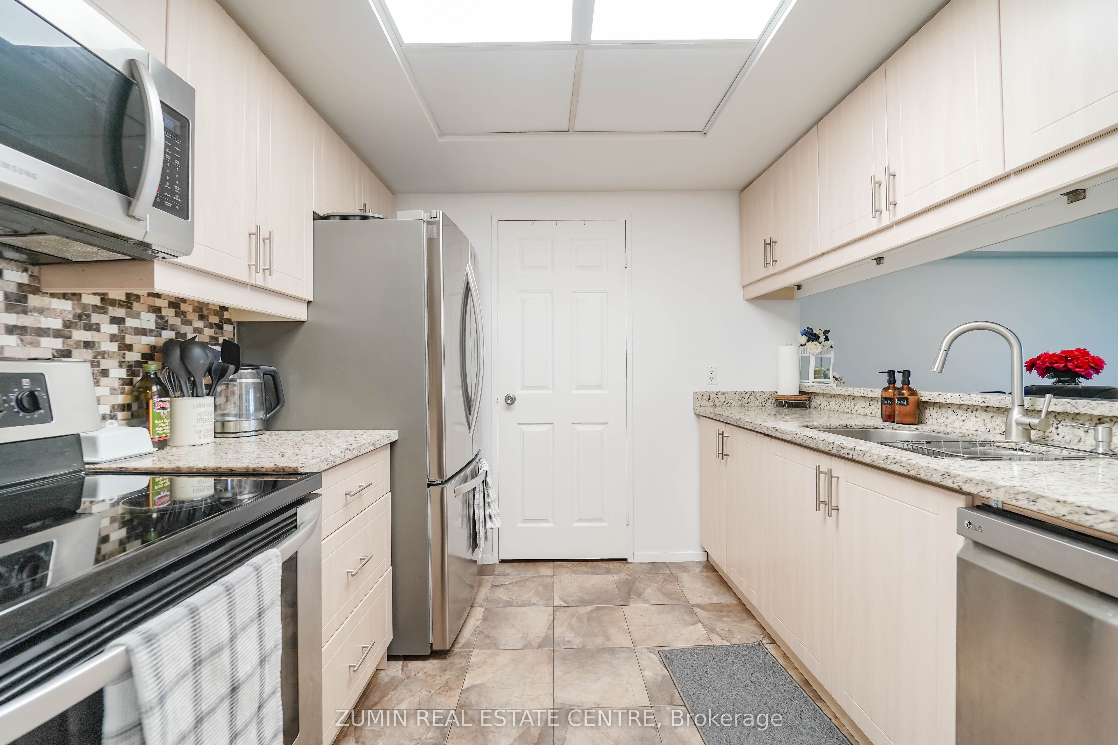 1555 Finch Avenue E 602